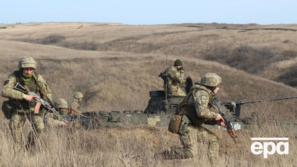 На початку нової доби бойовики тричі відкривали вогонь по українських військових