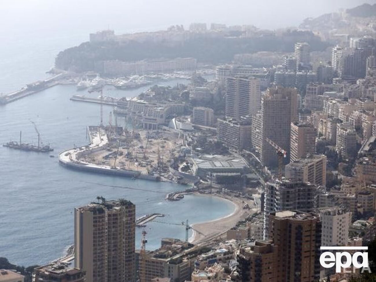 Інфікованого жителя Монако перевезли до Франції