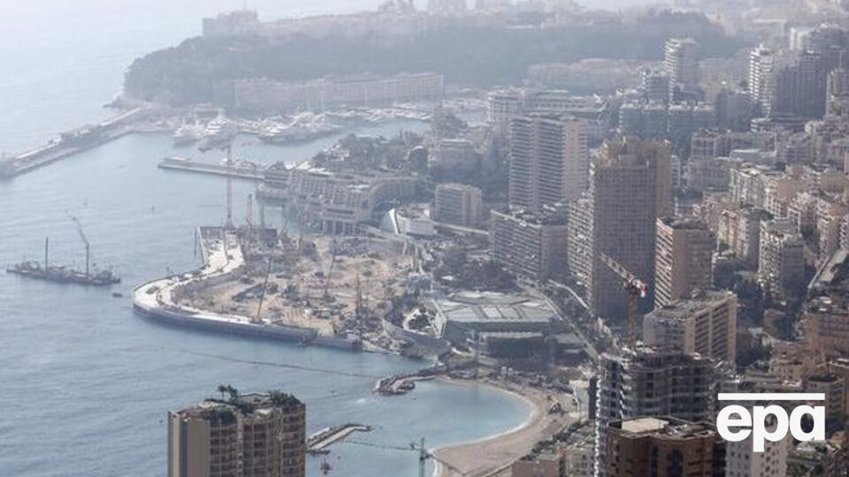 Інфікованого жителя Монако перевезли до Франції