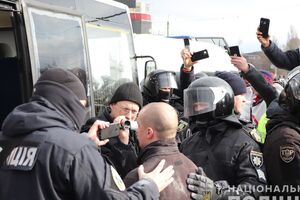 27 февраля произошли массовые столкновения на крупнейшем рынке в Харькове "Барабашово"