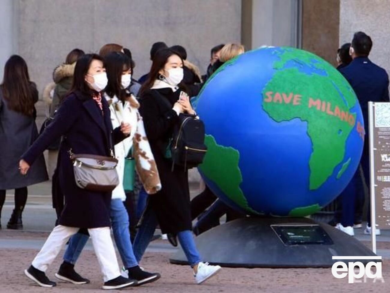 У Генконсульстві попросили відвідувачів дотримуватися всіх рекомендації щодо запобігання подальшому поширенню коронавірусу