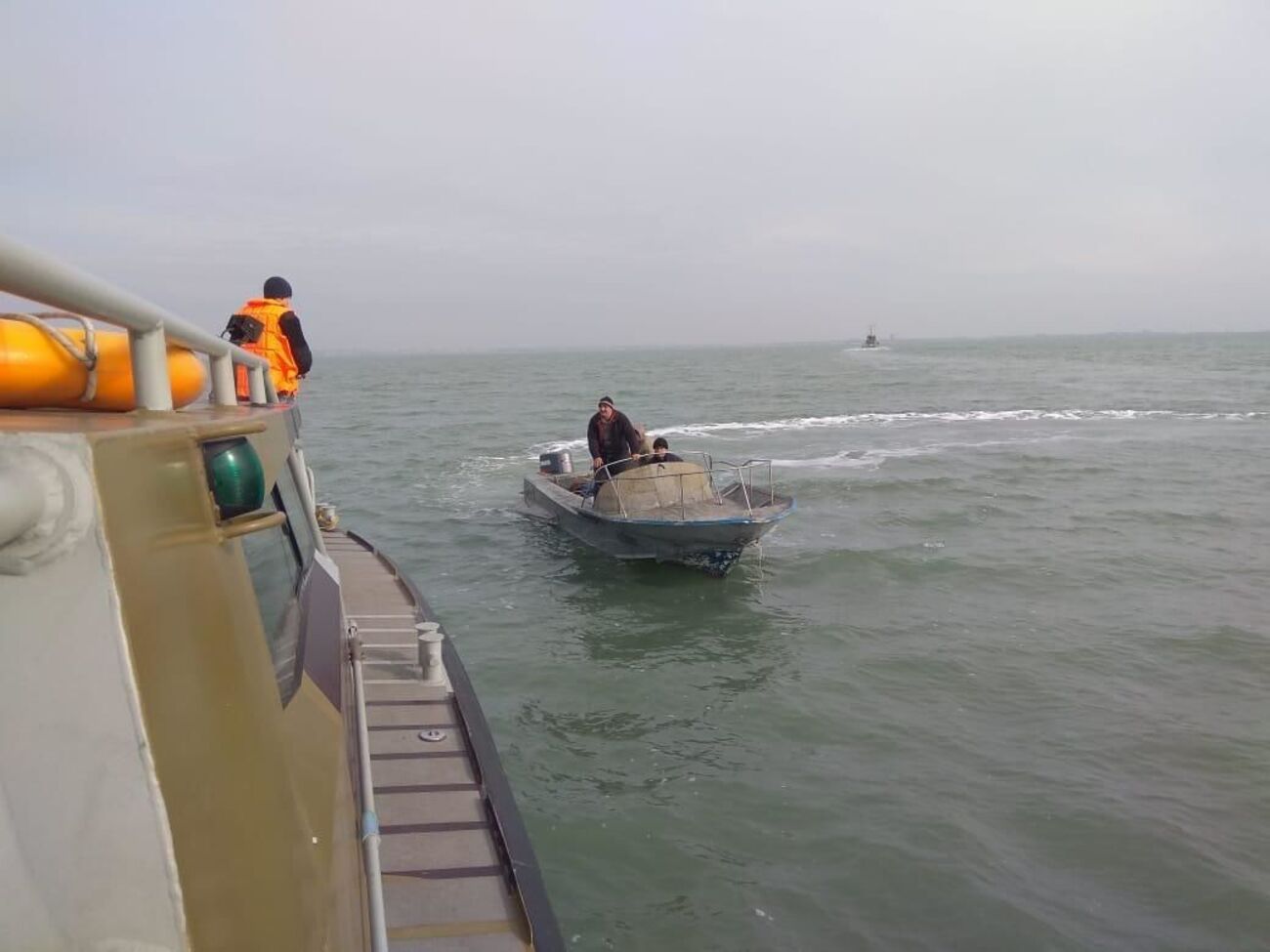 Рибалки повернулися на своєму човні