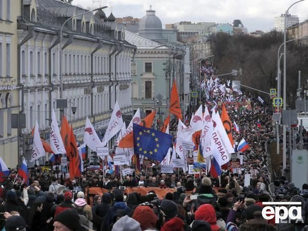 Рух колони в Москві почався приблизно о 14.00 (13.00 за київським часом)