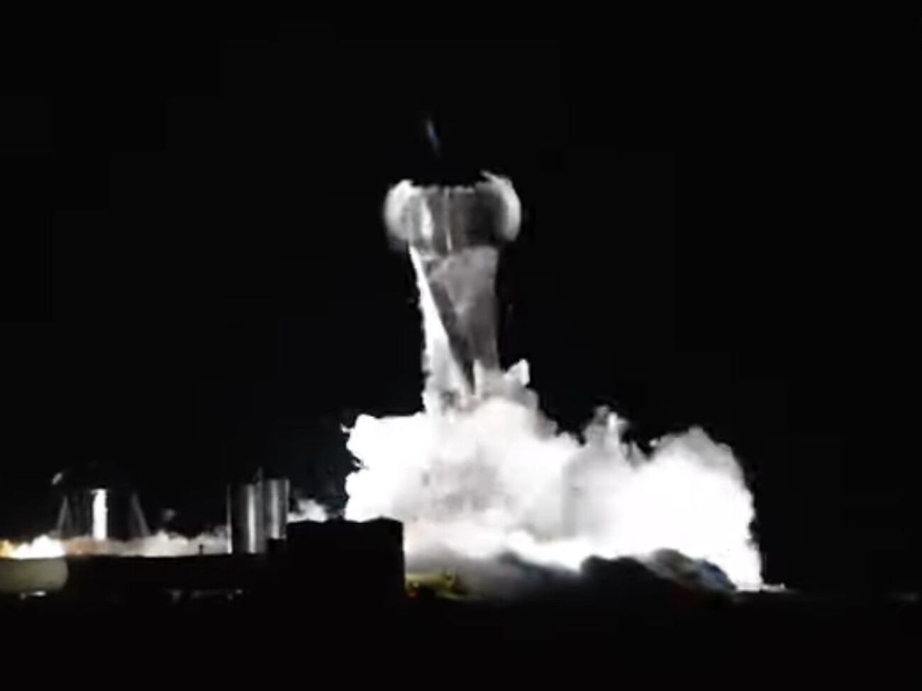 Starship взорвался во время заполнения баков жидким азотом