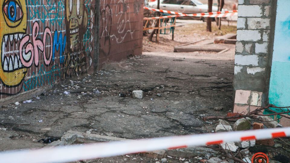 За даними "Інформатора", вибух стався після удару цеглою