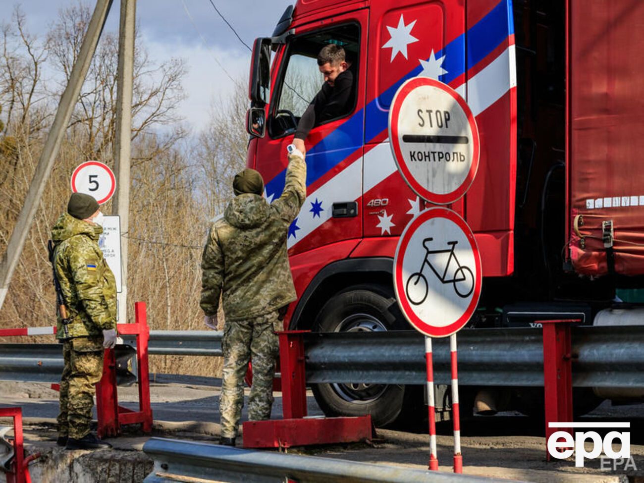 В Минздраве отметили, что "в случае выявления признаков ОРЗ проводятся дополнительные исследования"