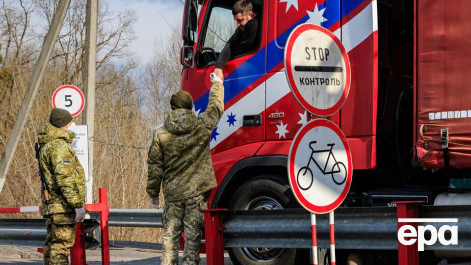 В Минздраве отметили, что "в случае выявления признаков ОРЗ проводятся дополнительные исследования"