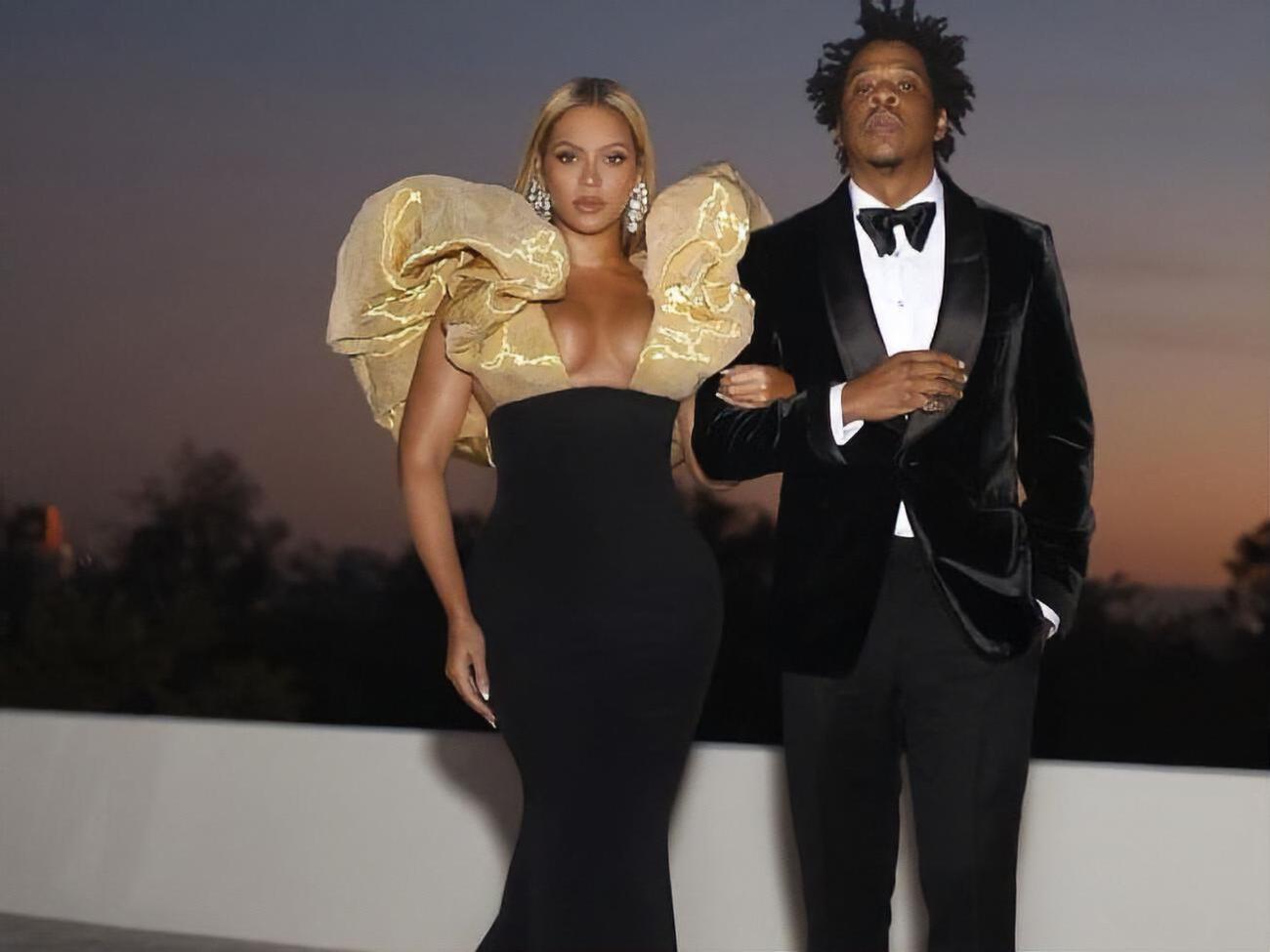 Бейонсе і Jay-Z слухали гімн США сидячи