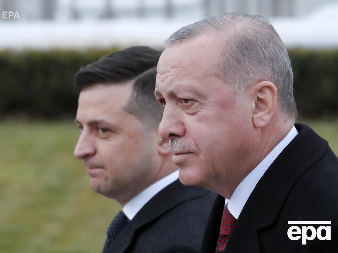 Зеленский (слева) сказал, что много говорил с Эрдоганом о школах Гюлена