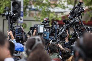 Четыре из шести подписантов заявления являются соавторами проекта закона "О медиа"