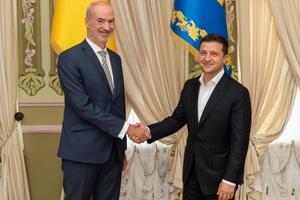 Посол Франции (на фото с президентом Украины Владимиром Зеленским): Когда придет время Крыма, мы посмотрим, каким образом можно это решить