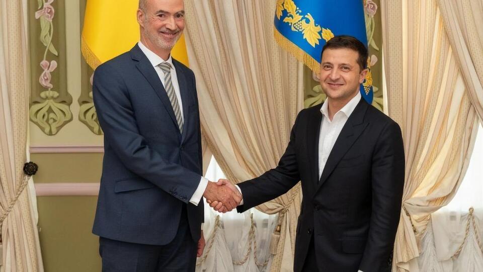 Посол Франції (на фото з президентом України Володимиром Зеленським): Коли прийде час Криму, ми подивимося, у який спосіб можна це вирішити