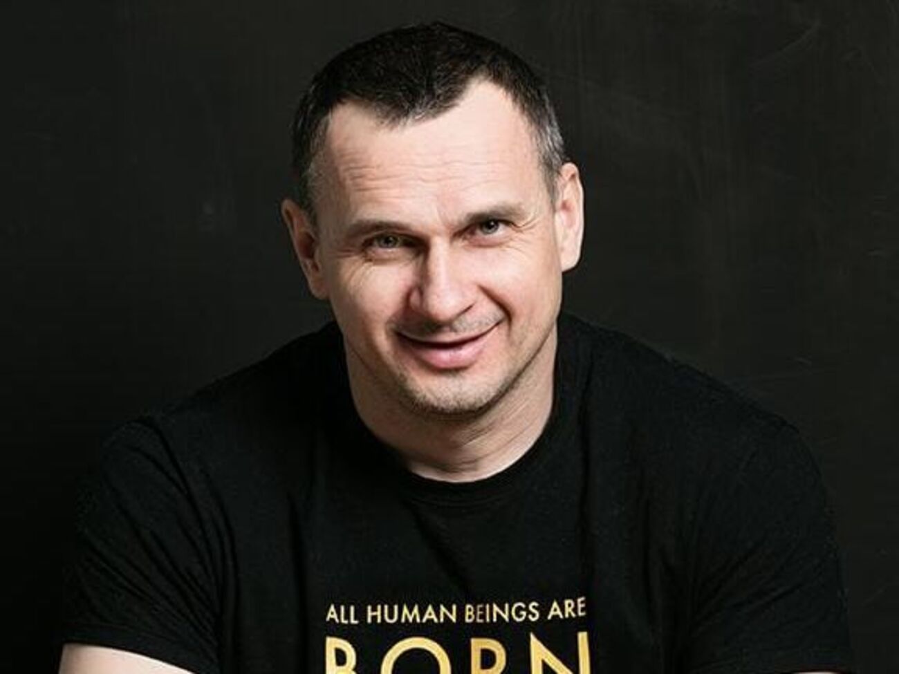 Владелец парка львов в Крыму катался на льве с триколором, славя оккупантов. Теперь его арестовали – пришла расплата