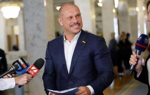 Кива сказал, что он "парламентарий европейского государства" и выступает "за межпарламентские взаимоотношения, которые будут укреплять страну и приносить пользу народу"