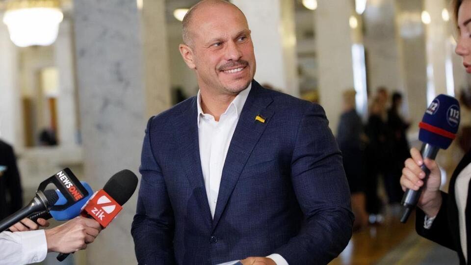 Кива сказав, що він "парламентарій європейської держави" і виступає "за міжпарламентські взаємини, які зміцнюватимуть країну і приноситимуть користь народу"