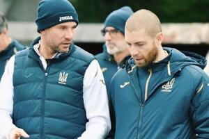 Андреа Аззалин (справа) работал в английском "Лестере"