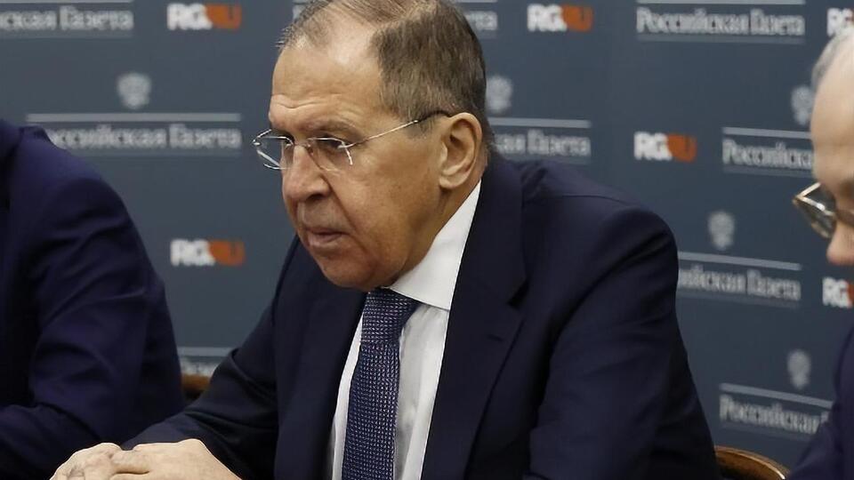 Лавров: Нужно посмотреть на происходящее в Крыму своими глазами