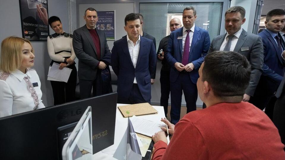Зеленський підкреслив, що Україні потрібні нові робочі місця