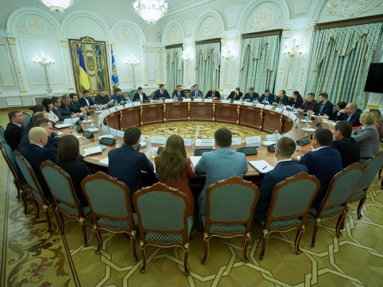 Зеленський провів нараду 4 лютого