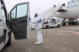 После прибытия самолет продезинфицировали, форменную одежду членов экипажа утилизируют