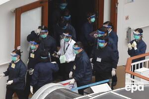 На борту World Dream обследуют всех пассажиров и всю команду