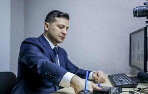 Владимир Зеленский первым получил ID-карту с цифровой подписью