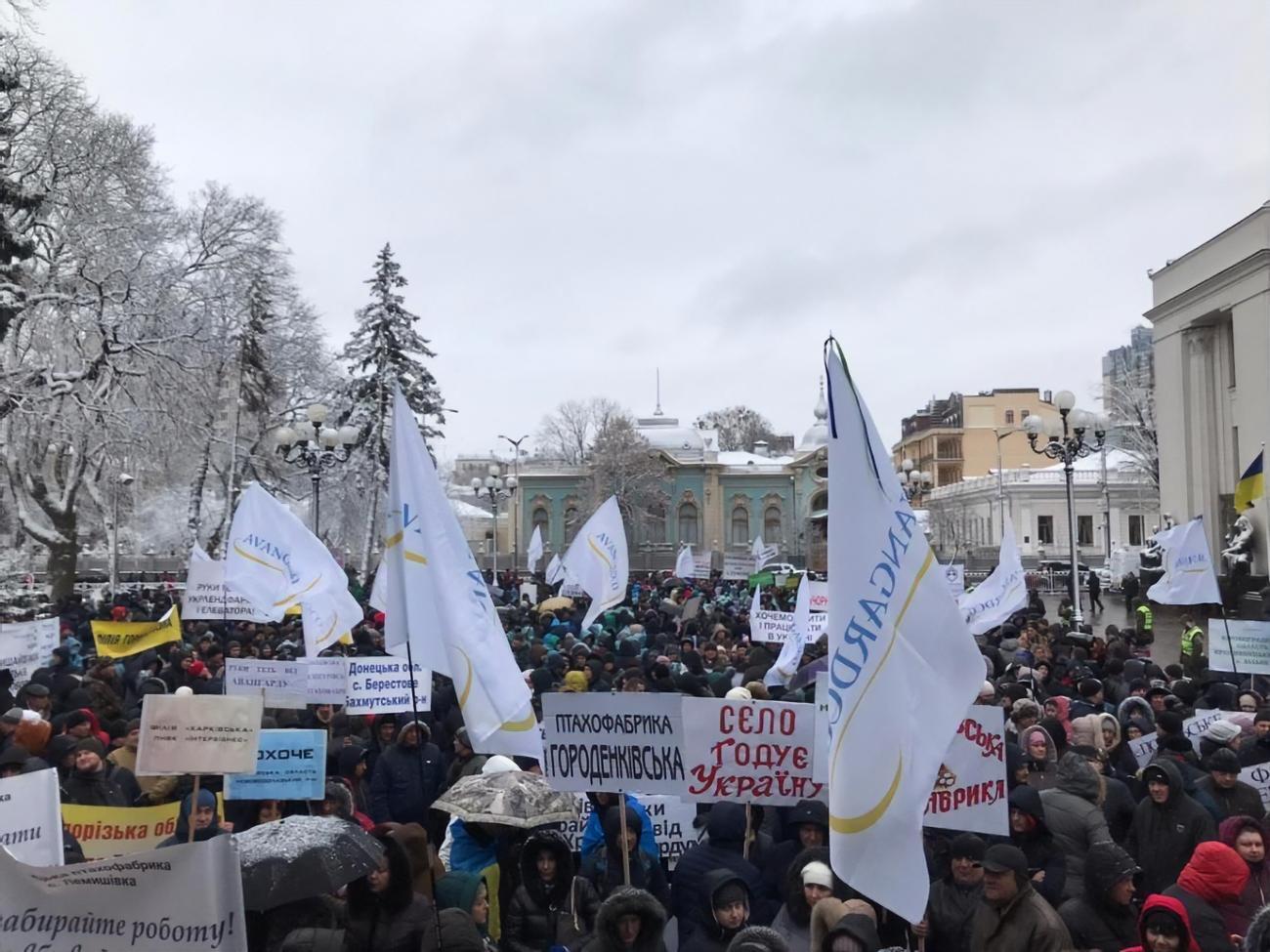 Митингующие попросили президента назначить ответственного за организацию переговоров между представителями государства и владельцами компании