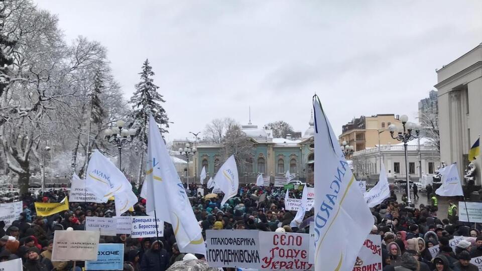 Митингующие попросили президента назначить ответственного за организацию переговоров между представителями государства и владельцами компании