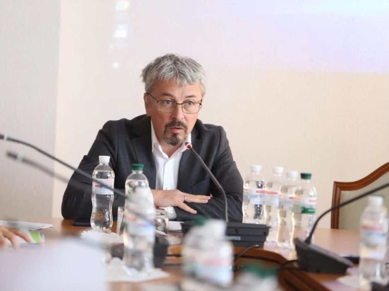 Ткаченко (на фото) считает, что силовики должны прийти к Гончаруку