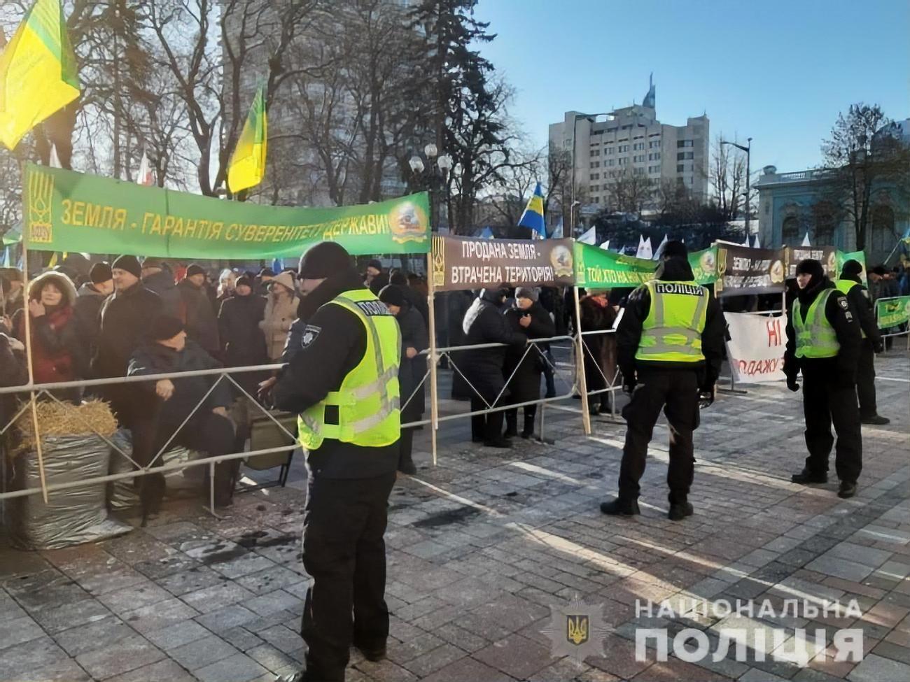 Акція відбувається мирно