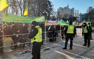 Акція відбувається мирно