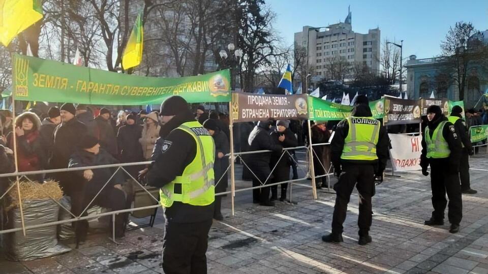 Акция проходит мирно