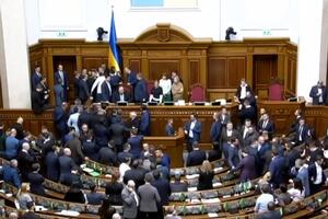 Трибуна і президія залишаються заблокованими