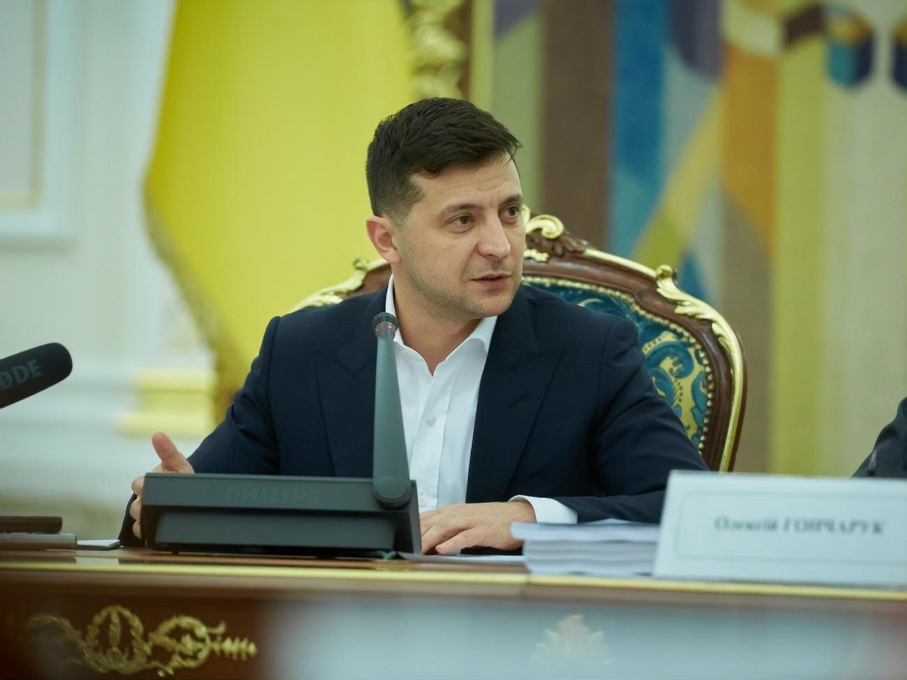 Зеленский сказал, что журналисты "должны были сами обратиться в СБУ и помогать следствию", сообщило издание