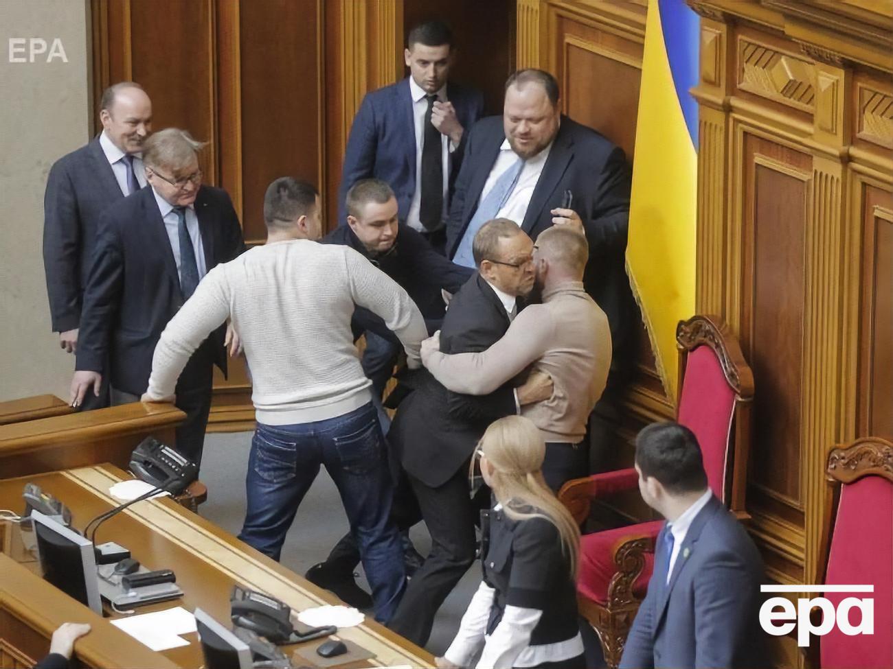 Депутати побилися через законопроєкт про ринок землі