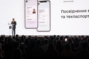 Зеленський: Наша мета – зробити так, щоб усі відносини з державою людина могла здійснювати за допомогою звичайного смартфона та інтернету