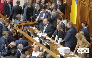 Тимошенко залишалася біля крісла спікера до закриття засідання