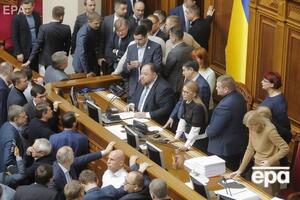 Тимошенко залишалася біля крісла спікера до закриття засідання