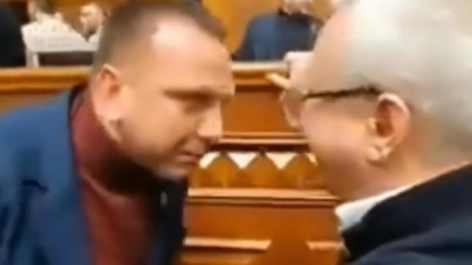 Ткаченко (слева) урезонили коллеги