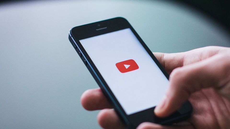 Доход видеохостинга YouTube в 2019 году составил более $15 млрд