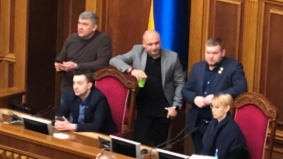 "Слуги народа" сидели в президиуме