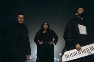 Кліп на пісню "Літаки", яка увійшла в альбом Nirvana, по суті, є трейлером стрічки "Побачення у Вегасі"