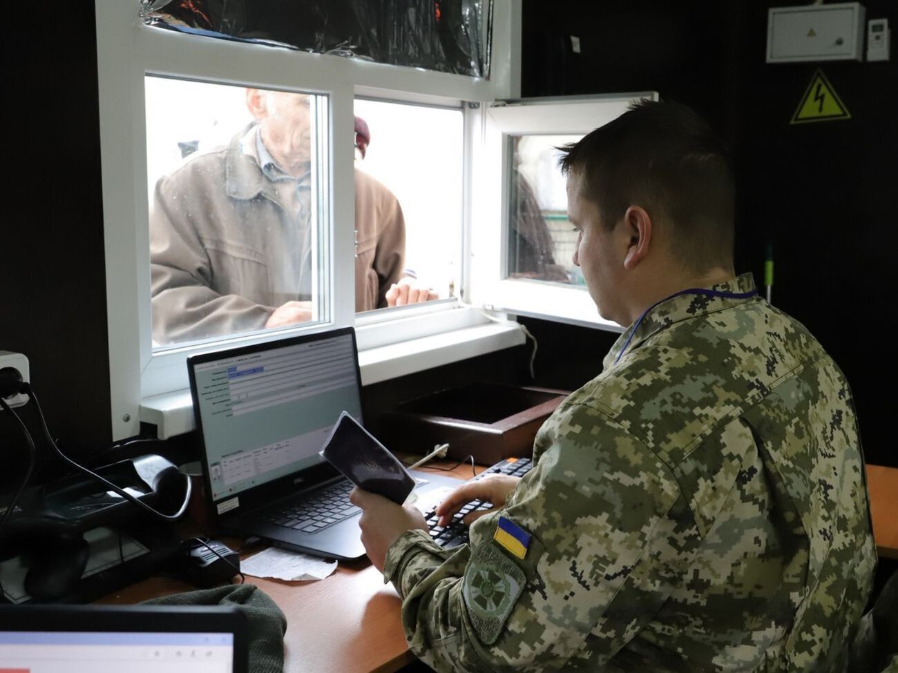 Двум актерам РФ запретили въезд в Украину из-за посещения Крыма