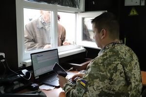 Двум актерам РФ запретили въезд в Украину из-за посещения Крыма