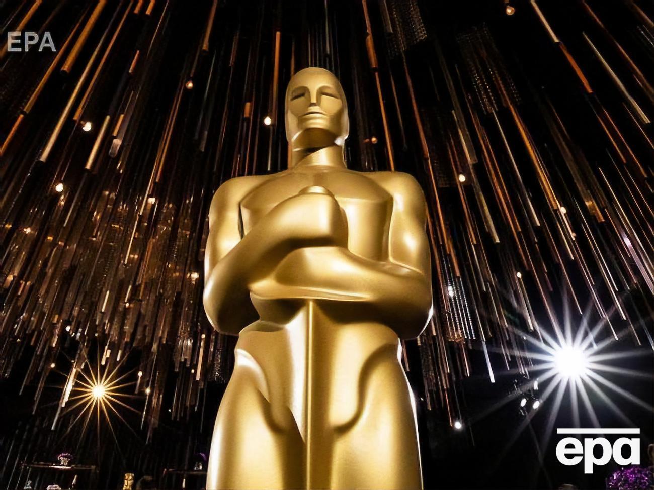 Статуя "Оскар" являє собою фігуру лицаря