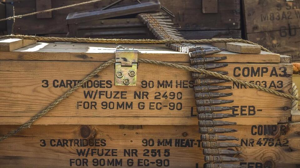 Договора предусматривали поставку в Украину различных видов американского вооружения