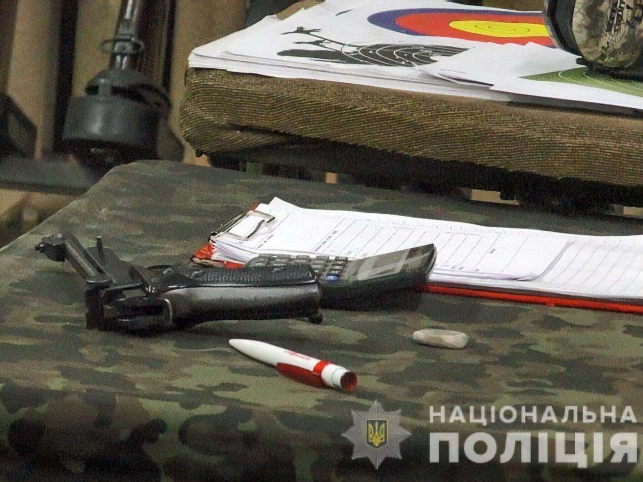 У девушки отобрали оружие