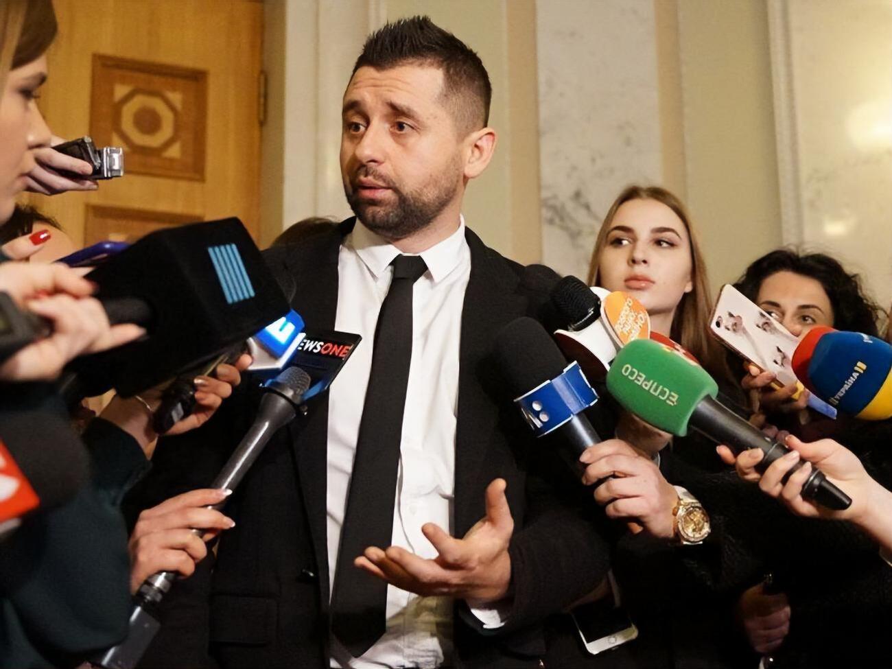 Арахамія: Я свою зарплату витрачаю на благодійність, цього місяця не буду