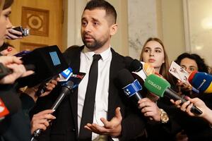 Арахамія: Я свою зарплату витрачаю на благодійність, цього місяця не буду