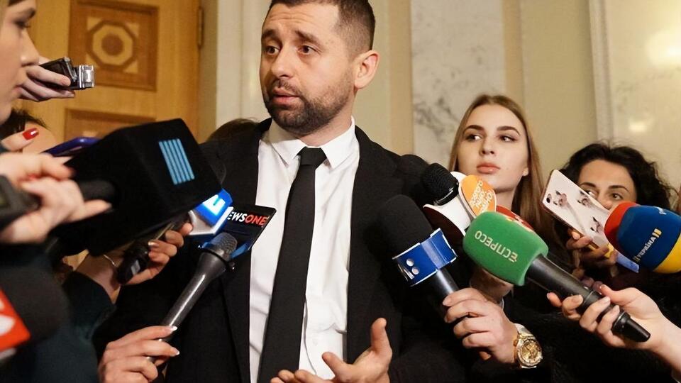 Арахамія: Я свою зарплату витрачаю на благодійність, цього місяця не буду